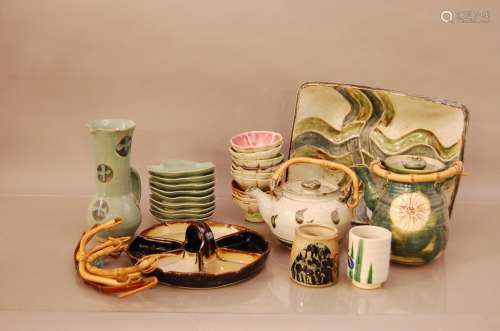 A collection of 20th century Japanese ceramics, including ni...