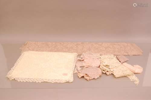 A collection of late 19th/early 20th century lace, of varyin...