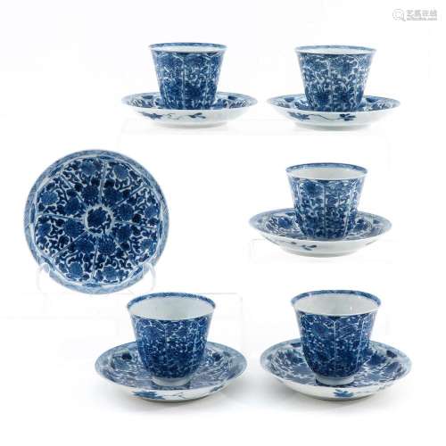 A COLLECTION OF BLUE AND WHITE CUPS AND SAUCERS