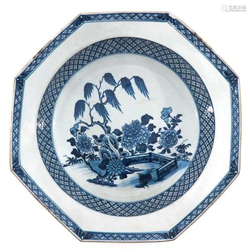 A BLUE AND WHITE SERVING DISH