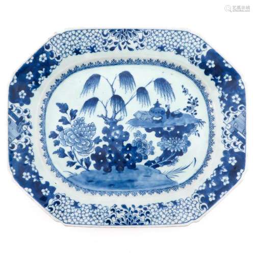 A BLUE AND WHITE SERVING DISH