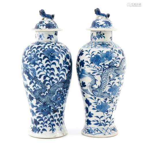 A LOT OF 2 BLUE AND WHITE GARNITURE VASES