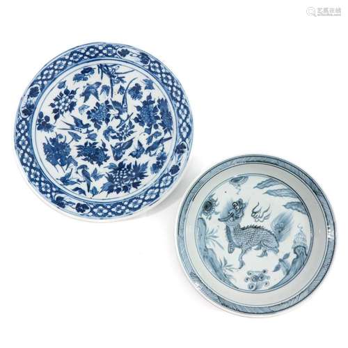 A LOT OF 2 BLUE AND WHITE PLATES