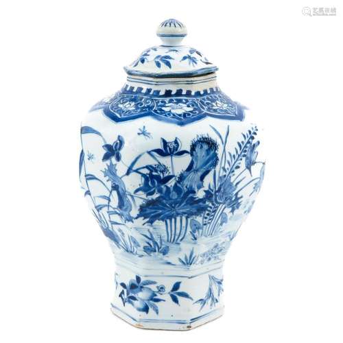 A BLUE AND WHITE BALUSTER VASE WITH COVER