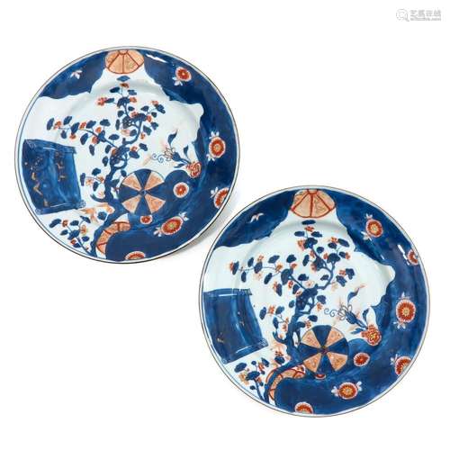 A PAIR OF IMARI PLATES