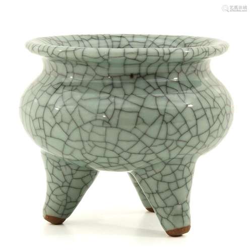 A CELADON TRIPOD CENSER