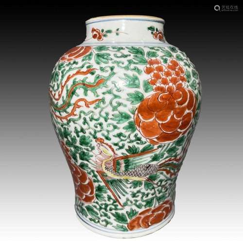 CHINESE FAMILLE VERTE TRANSITIONAL PHOENIX VASE, 17TH CENTUR...