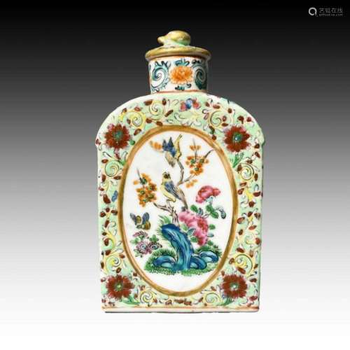 A CHINESE FAMILLE ROSE TEA CADDY, QING DYNASTY (1644-1911)