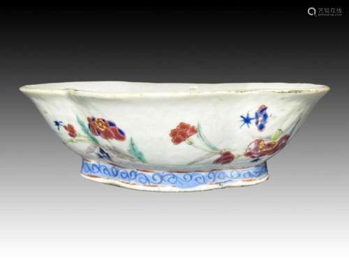 CHINESE FAMILLE ROSE OVAL SHAPED BOWL, QING DYNASTY (1644 to...
