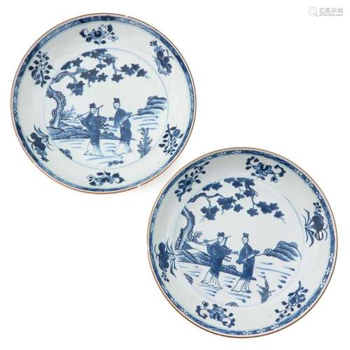 A PAIR OF BLUE AND WHITE PLATES