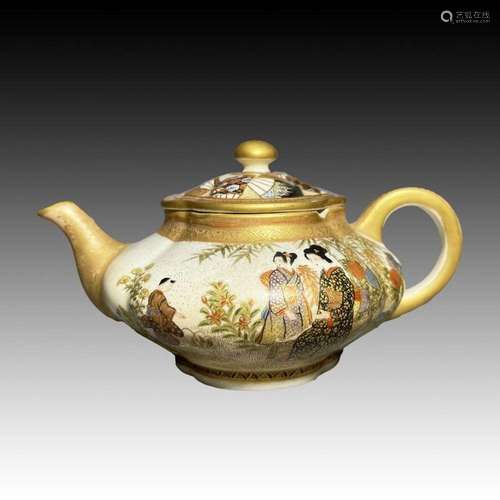 A JAPANESE SATSUMA TEAPOT, 19TH CENTURY, MEIJI PERIOD