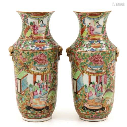 A PAIR OF CANTONSE VASES