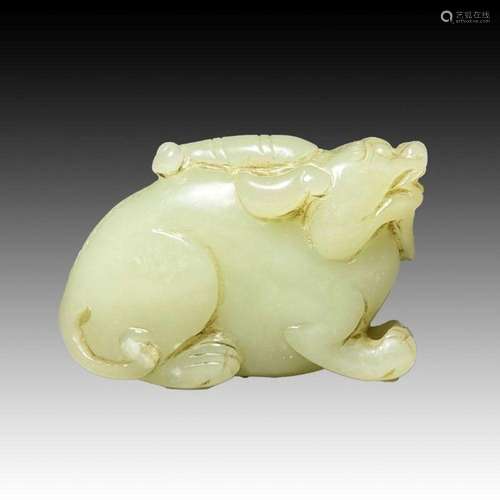 A CHINESE JADE MYTHICAL BEAST, QING DYNASTY (1644-1911)