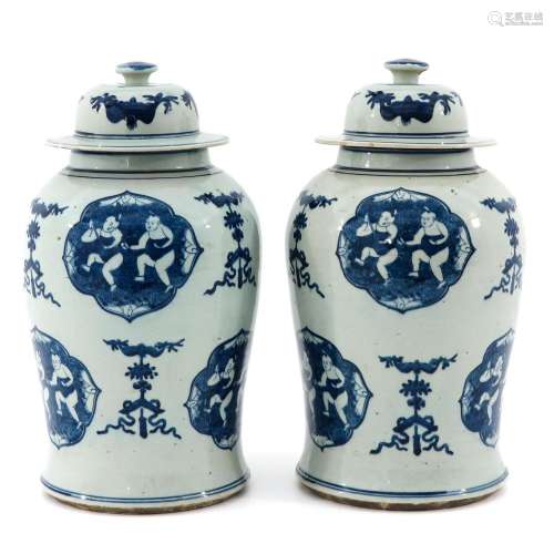 A PAIR OF 2 BLUE AND WHITE JARS WITH COVERS