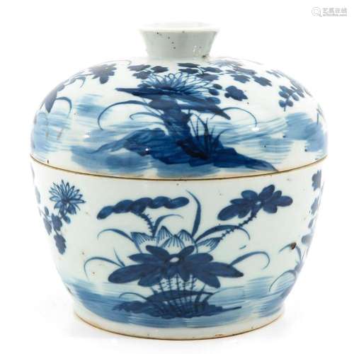 A BLUE AND WHITE JAR WITH COVER