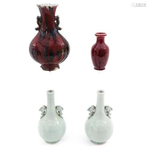 A COLLECTION OF 4 VASES