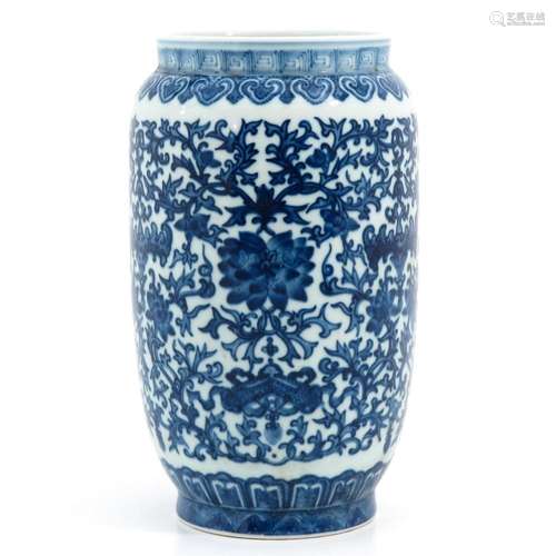 A BLUE AND WHITE VASE