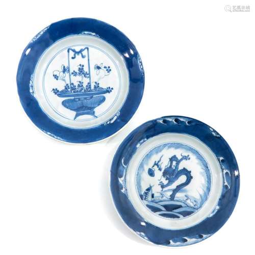 A LOT OF 2 BLUE AND WHITE PLATES