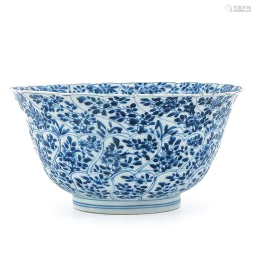 A BLUE AND WHITE BOWL