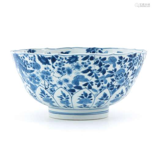 A BLUE AND WHITE BOWL