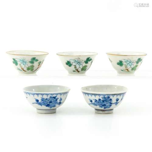 A COLLECTION OF 5 TEA CUPS