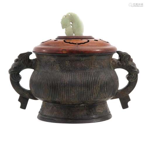 A BRONZE FOOD VESSEL