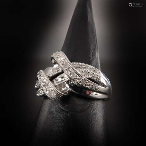 A Ladies 9KG Diamond Ring
