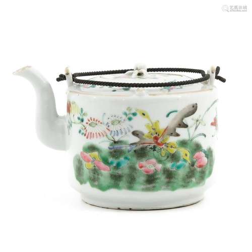 A FAMILLE ROSE TEAPOT