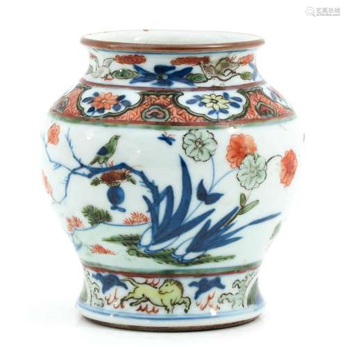 A WUCAI DECOR VASE