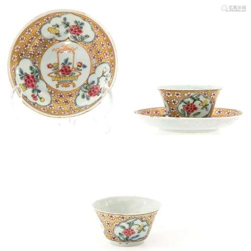 A PAIR OF FAMILLE ROSE CUPS AND SAUCERS