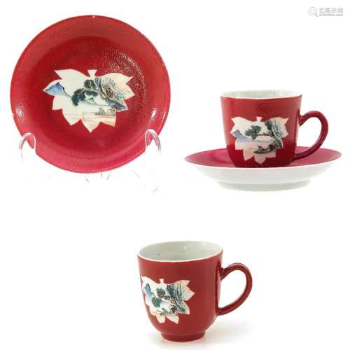 A PAIR OF RUBY DECOR CUPS & SAUCERS