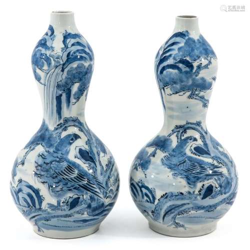 A PAIR OF GOURD VASES