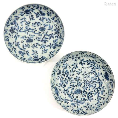 A PAIR OF BLUE AND WHITE DISHES