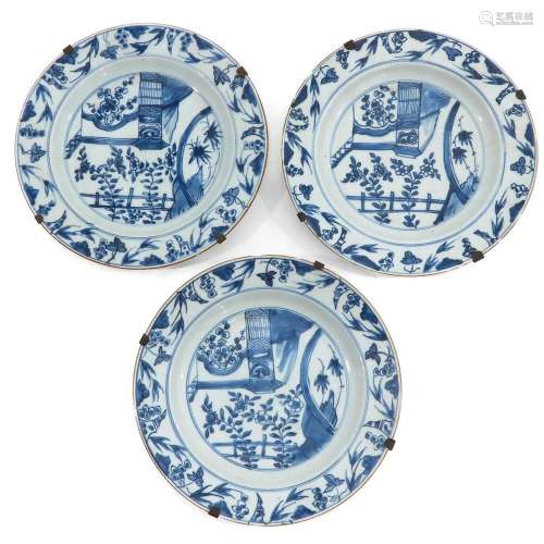 A SERIES OF 3 BLUE AND WHITE PLATES