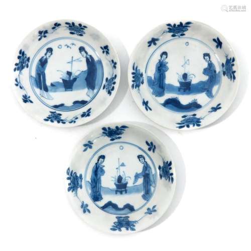 A SERIES OF 3 SMALL BLUE AND WHITE PLATES