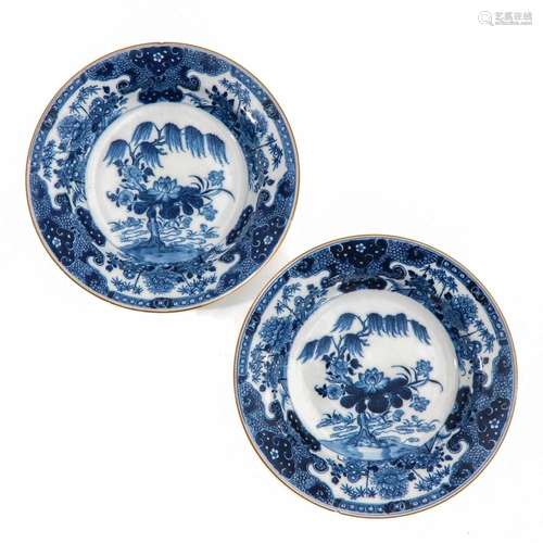 A LOT OF 2 BLUE AND WHITE PLATES