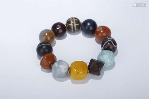 An Agate Bracelet.