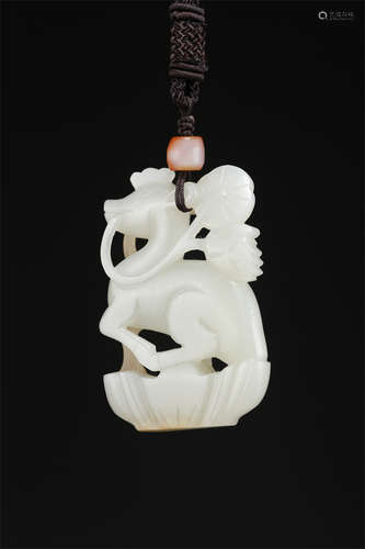 A Hetian Jade Auspicious Beast Sculpture.