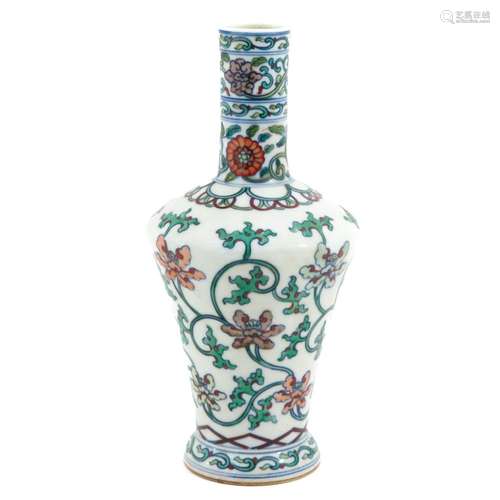 A Wucai Decor Vase