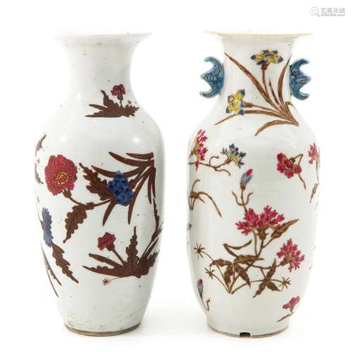 A Lot of 2 Vases