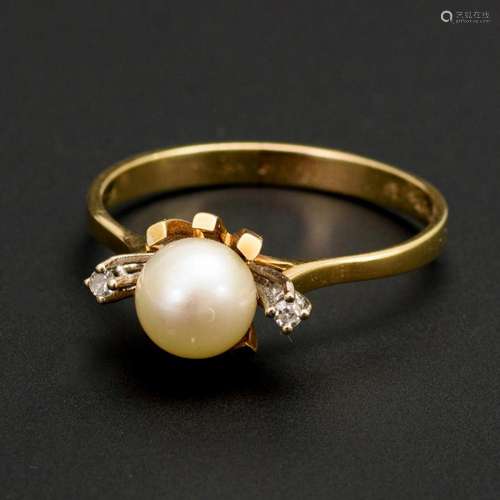 RING MIT ZUCHTPERLE UND DIAMANTEN