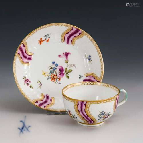 BAROCKE TASSE MIT BLUMENMALEREI. MEISSEN.