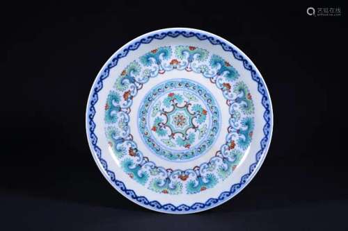 A DOUCAI DISH .MARK OF QIANLONG