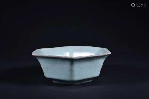 A GUANYAO-GLAZED BOWL.SONG PERIOD