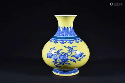 A YELLOW-GROUND BLUE AND WHITE VASE.YUHUCHUNPING.MARK