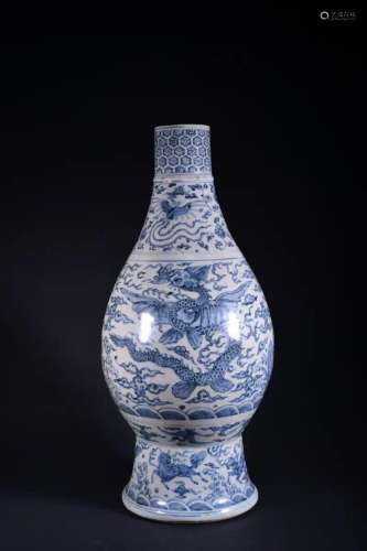 A LARGE BLUE AND WHITE 'DRAGON' VASE.MING PERIOD