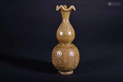 A CARVED YAOZHOU-GLAZED VASE.SONG PERIOD