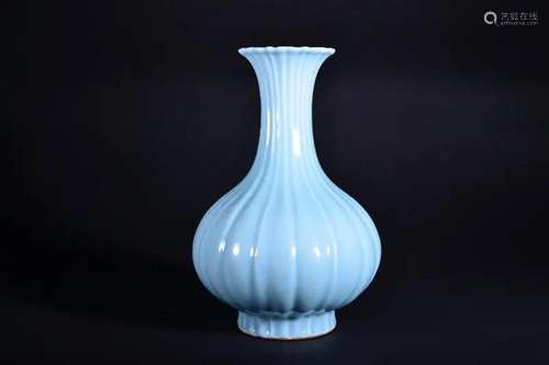 A CLAIR-DE-LUNE-GLAZED VASE.MARK OF QIANLONG