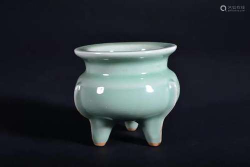 A LONGQUAN-GLAZED TRIPOD CENSER.SONG PERIOD