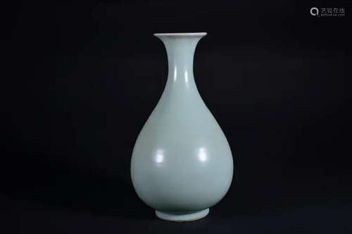 A LONGQUAN-GLAZED VASE.YUHUCHUNPING.SONG PERIOD